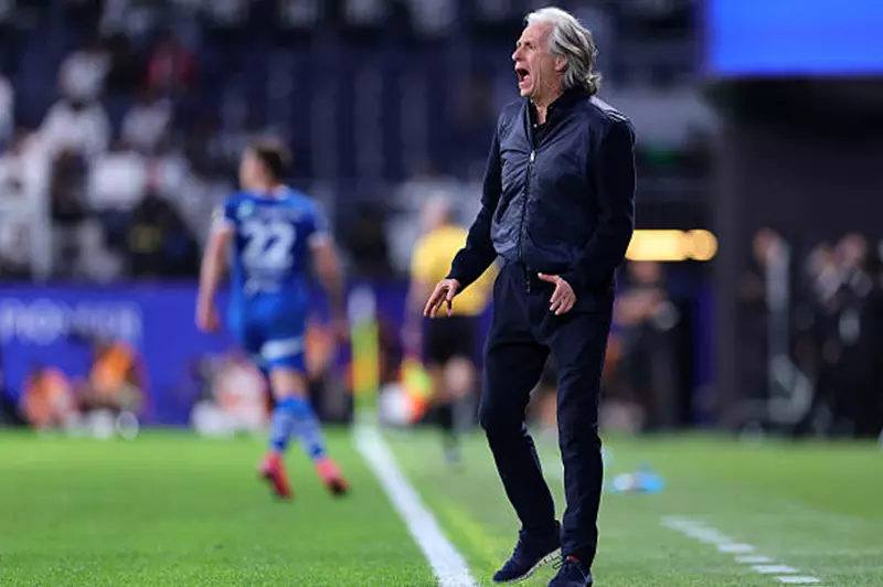 اعد صياغة هذا العنوان بعنوان احترافي حصري: أعاد مدرب اللياقة و7 مساعدين.. الجهاز الفني بالكامل لجيسوس في النصر