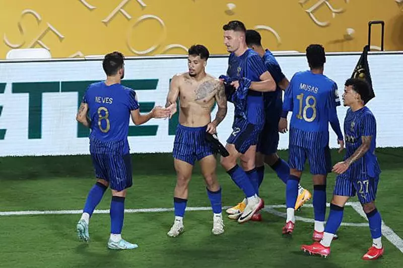 ربع نهائي المونديال: 4 قنوات مجانية لبث مباراة الهلال وفلومينينسي