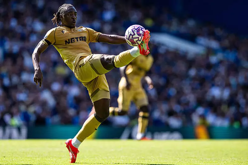 آرسنال يعزز صفوفه بخطف صفقة إيزي من توتنهام