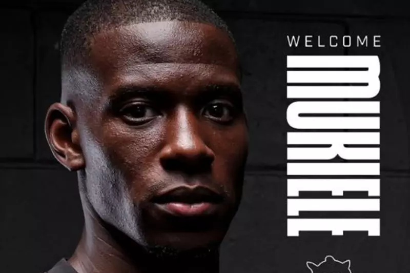 سندرلاند يحقق الصفقة الـ12 بضم موكيلي من باريس سان جيرمان