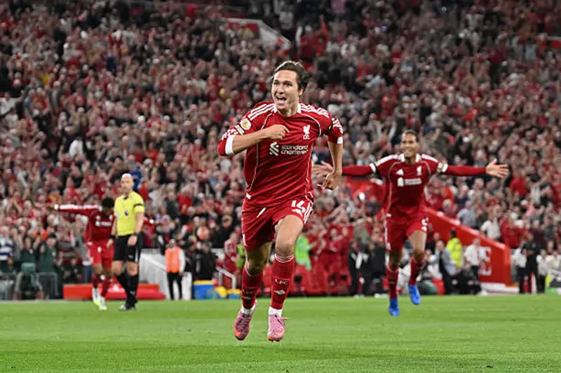 كييزا وصلاح يقودان ليفربول للفوز الكبير على بورنموث في انطلاق الدوري الإنجليزي